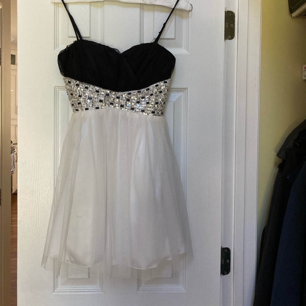 Size 3/4 B Darlin Short Dress worn once. Great for Homecoming